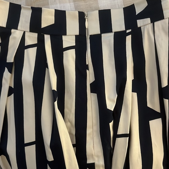 Fun, geometric midi A line skirt! - Picture 4 of 4